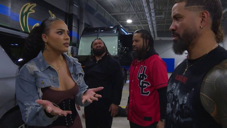 Jaida-Parker-and-The-Bloodline-WWE-Raw-Sept-29.jpg