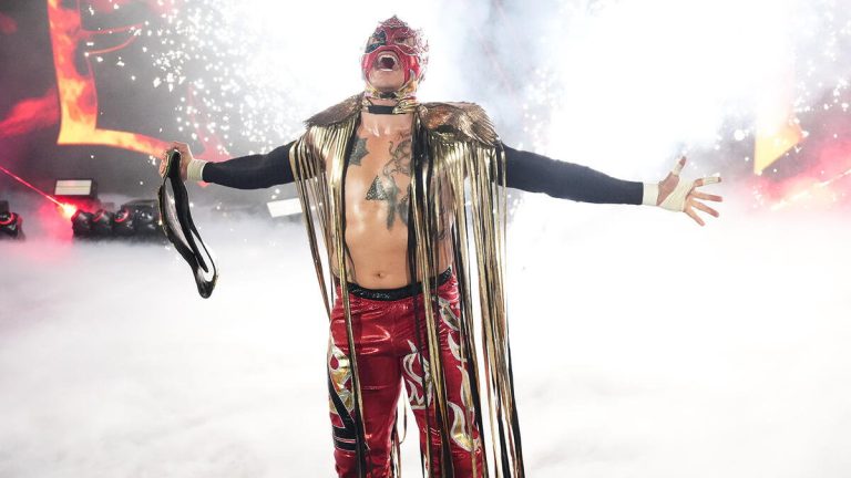 Rey-Fenix-AAA-Cruiserweight-Champion-September-28.jpg