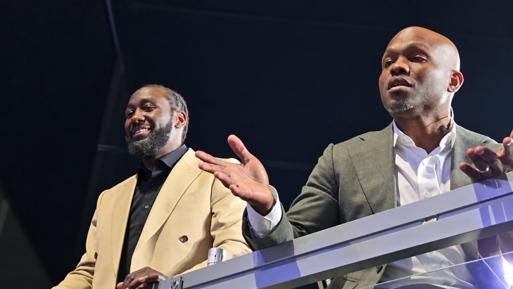 Crawford-and-Bradley-by-the-ring-railing.jpg