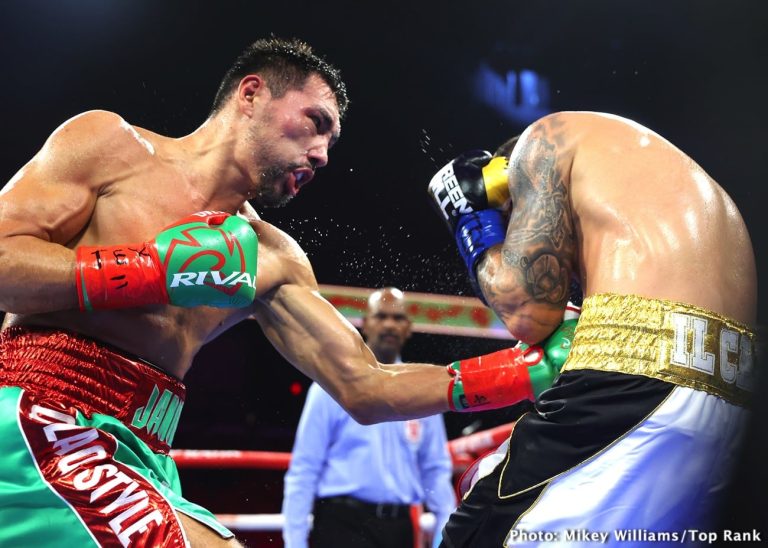 Janibek-Alimkhanuly-vs-Vincenzo-Gualtieri_action5-boxing-photo.jpg