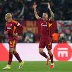 Lorenzo-Pellegrini-Donyell-Malen-celebrate.jpg