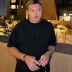 Oleksandr-Usyk-outside-at-night.jpg