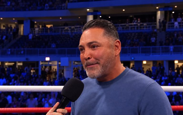 Oscar-De-La-Hoya-ringside-interview.jpg