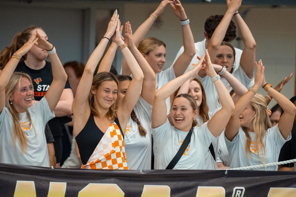 Tennessee-Cheering-By-Jack-Spitser-DSC09480-scaled.jpg