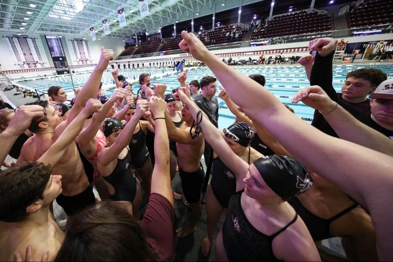Texas-AM-Team-Huddle-Cheer.jpg
