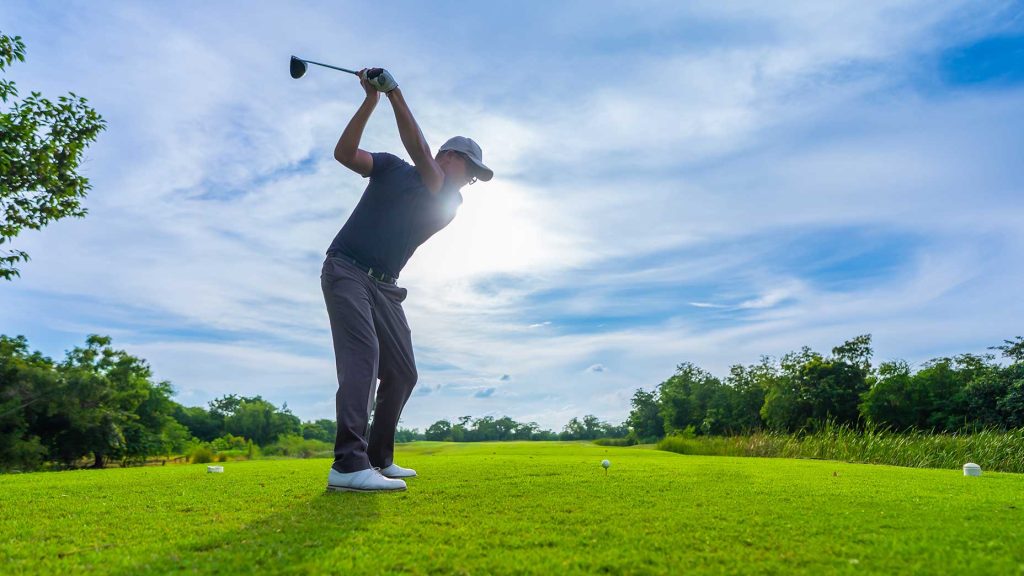 golfer-tees-off.jpg