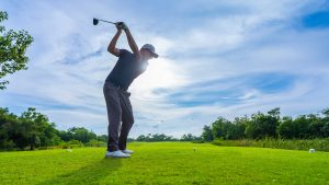 golfer-tees-off.jpg