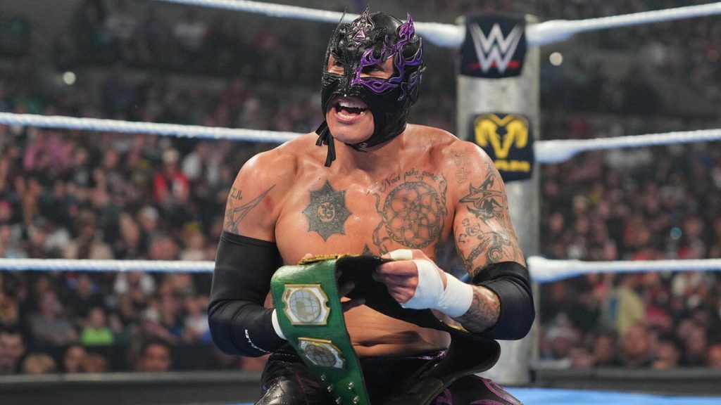 rey-fenix-aaa-world-cruiserweight-champion-july-4-b.jpg
